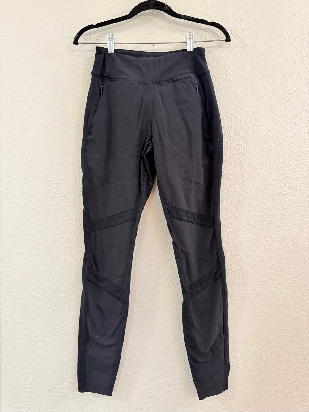 Athleta black pull on athletic wear pants